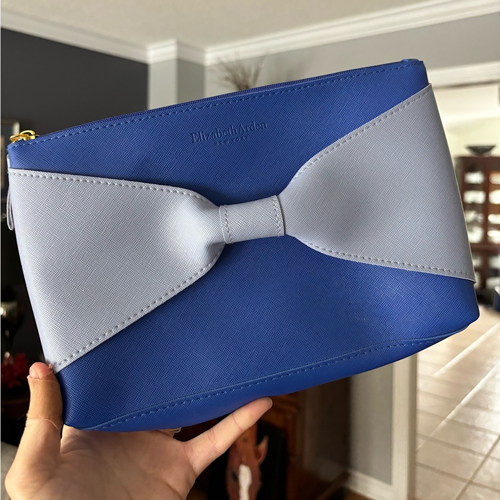 NWOT Elizabeth Arden Blue Bow Makeup Bag